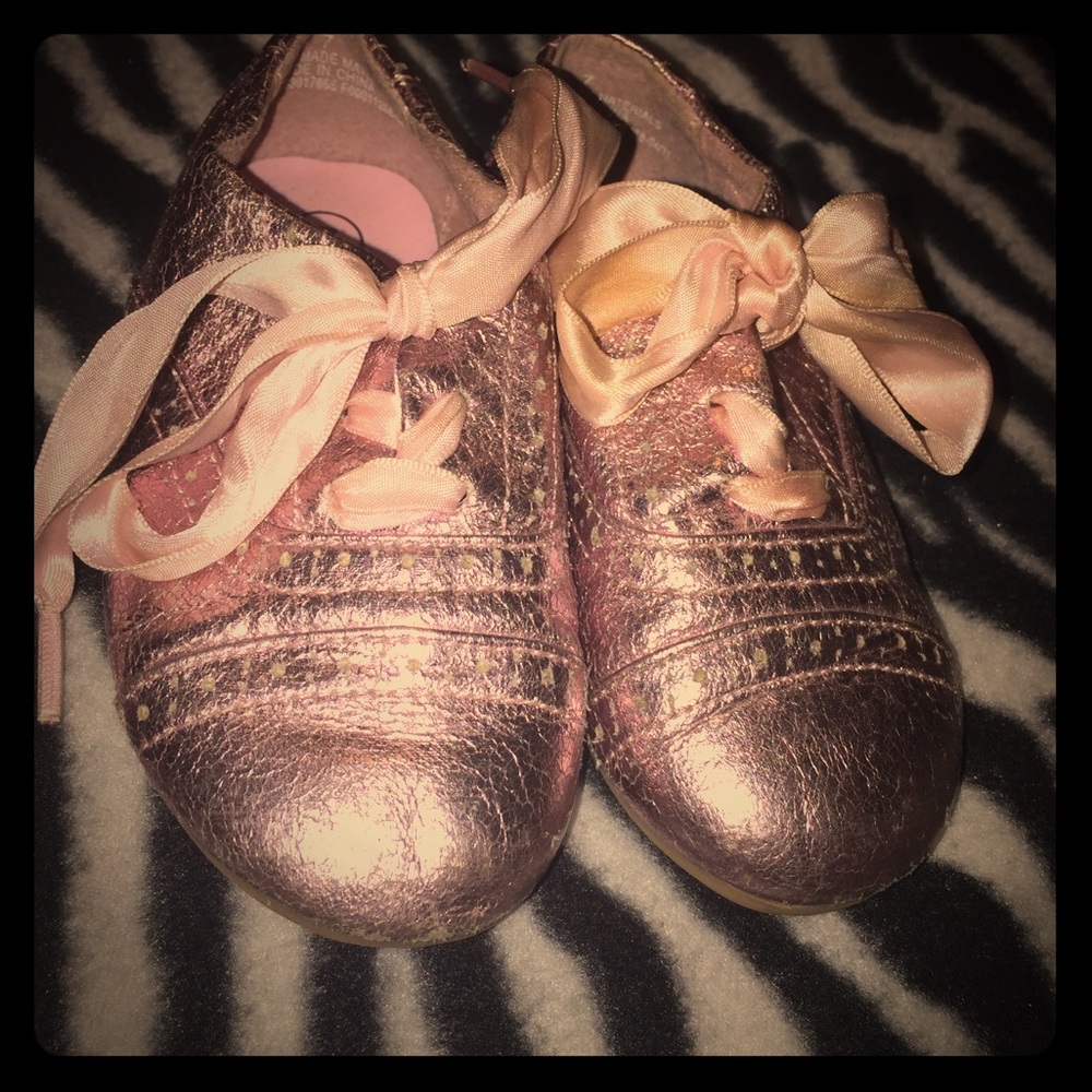 Girls dress/ casual shoe.